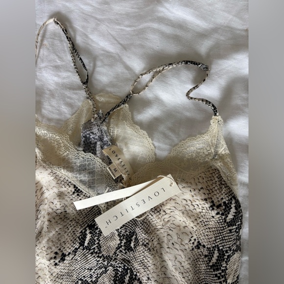 NWT Lovestitch Snake Print Lace Trim Cami Adjustable Spaghetti strap Top - Picture 4 of 5